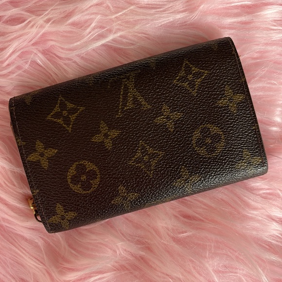 Louis Vuitton Wallet - Picture 2 of 16